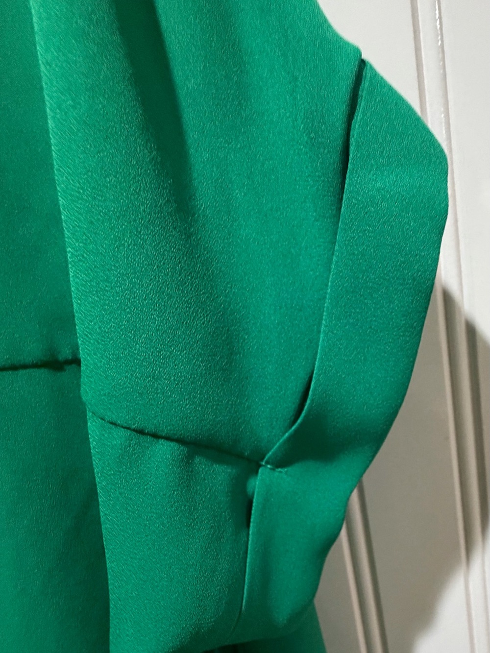 PLEIONE Kelly Green High-Low Blouse Size Small Roll Sleeve Lightweight Top - Picture 3 of 4